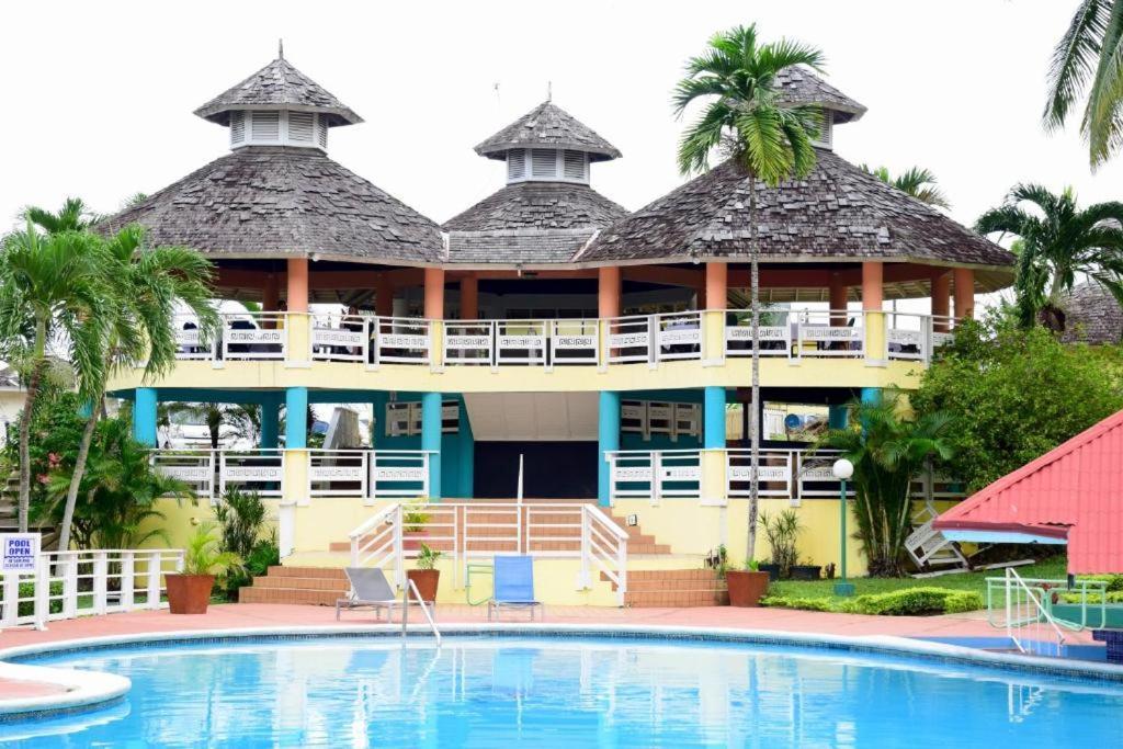 Mystic Ridge Apt 2 Plus 6 Ocho Rios Bagian luar foto